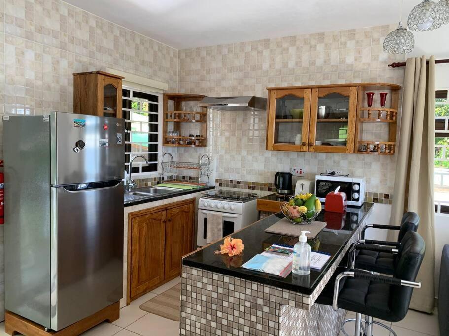 Glacis  Crystal Apartments Seychelles Seaview Ground Floor מראה חיצוני תמונה